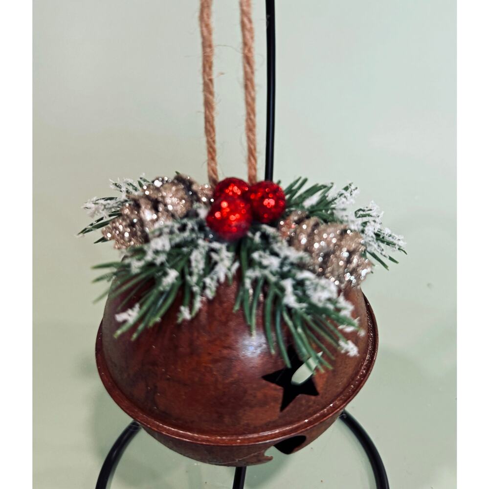 Price Reduced Rustic Rusty Bell Christmas with Greenery and Berries CP20 - Picture 2 of 4